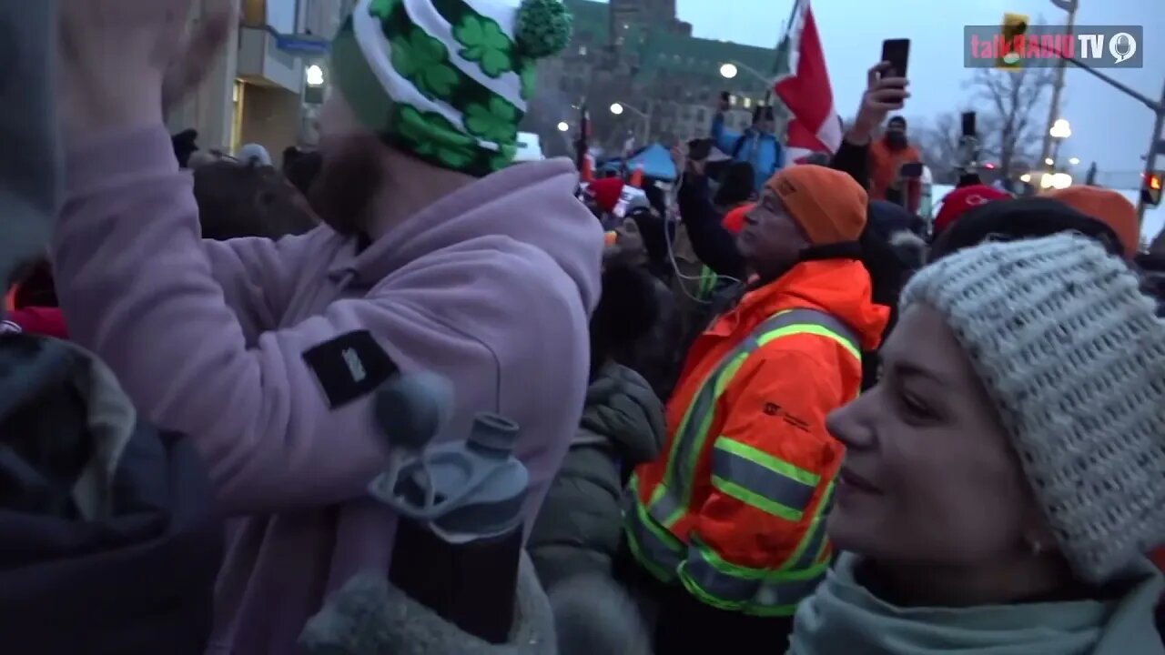 🇨🇦CANADIANS SING THE NATIONAL ANTHEM 🇨🇦 *STRENGHT IN NUMBERS**