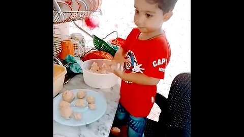 Arham roti banay ki tayari kr raha🤪#shortsviral #cutebaby #enjoy #roti #youtube #youtubeshorts