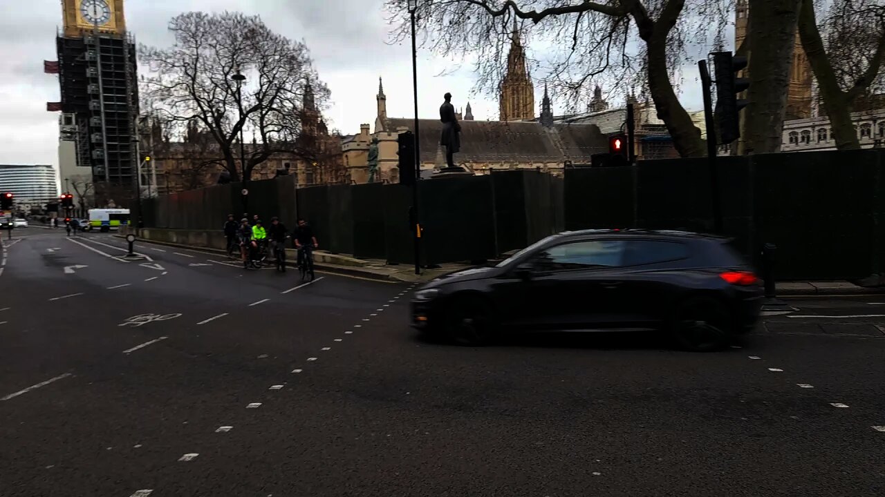 PARLIAMENT SQUARE STATUS FENCED OFF APPENDING NEW YEAR'S EVE CELEBRATIONS December 2021