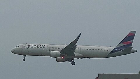 Airbus A321 PT-XPE vindo de Guarulhos para Manaus
