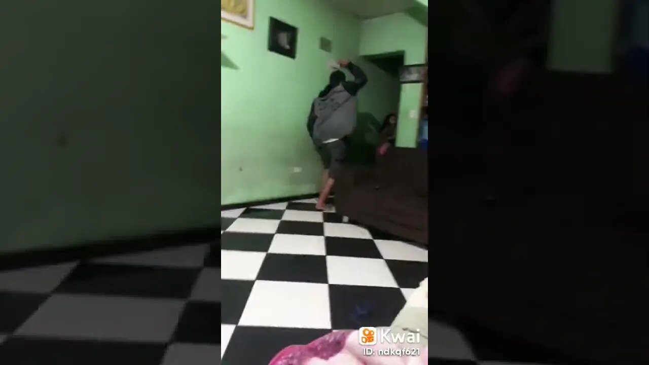 menina peidou perto do pai #shorts