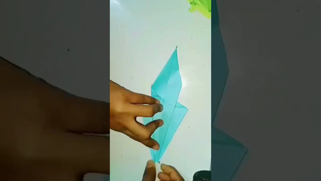 Paper Parrot 🦜