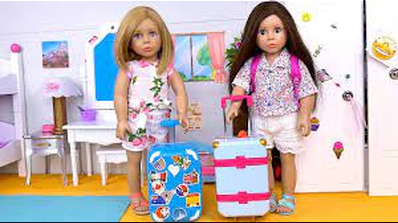 Doll Sisters Packing Travels Bags for Summer Vacation - Play Toys Compilation