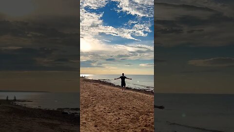 A Wild Jasondunna on the Beach 🏖️