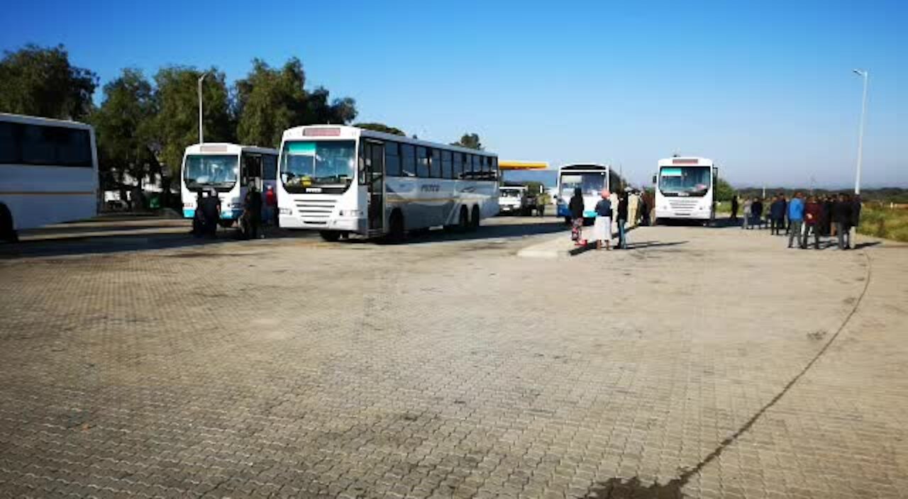 SOUTH AFRICA - Polokwane - ZCC congregants head for Moria (videos) (zKr)