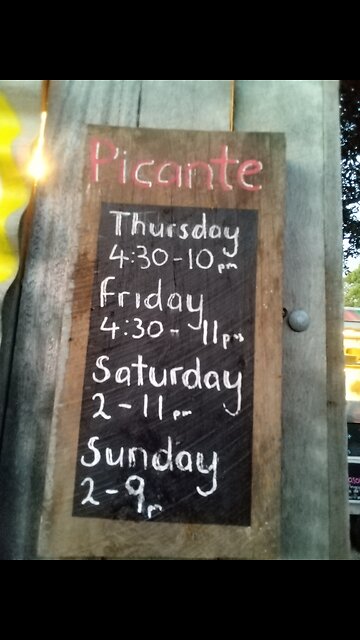 Full Moon Vibes 🌝💃🌴🍹 on Twilight Under the Fig Tree🌿 @ Picante 🌶️ Tacos 🌮🫑🥑🌮