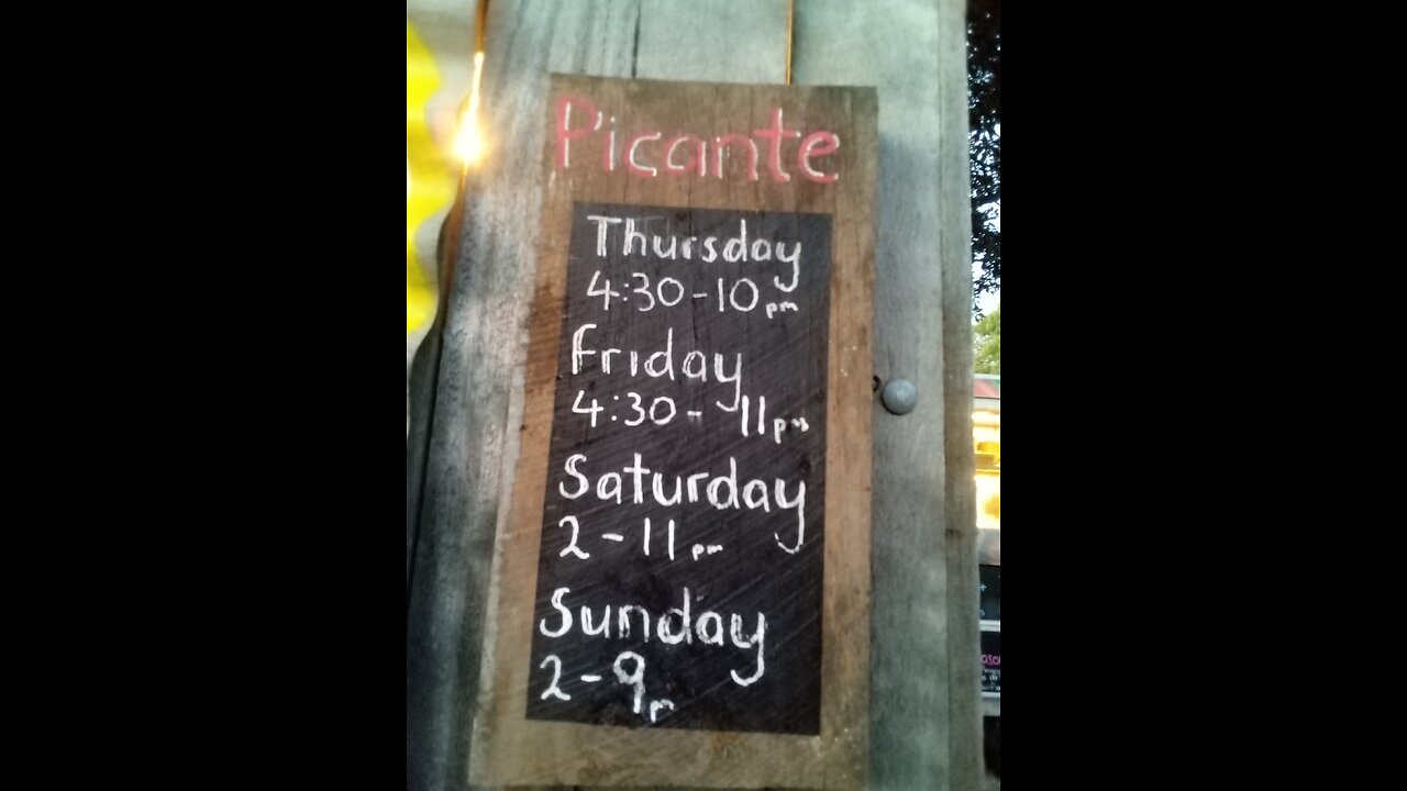 Full Moon Vibes 🌝💃🌴🍹 on Twilight Under the Fig Tree🌿 @ Picante 🌶️ Tacos 🌮🫑🥑🌮