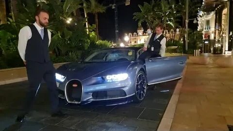 Brutal W16 power Bugatti Chiron wakes up neighborhood and garage when epic boss arrives in Riviera