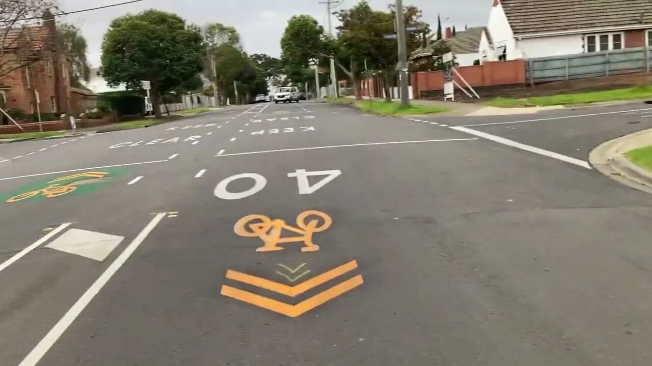 Park Street: Essendon: THE ENTIRE ROAD IS A BIKE LANE 🤣😂🤣