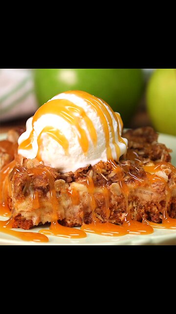 Caramel Apple Crisp Cheesecake Bars [GMG Originals]