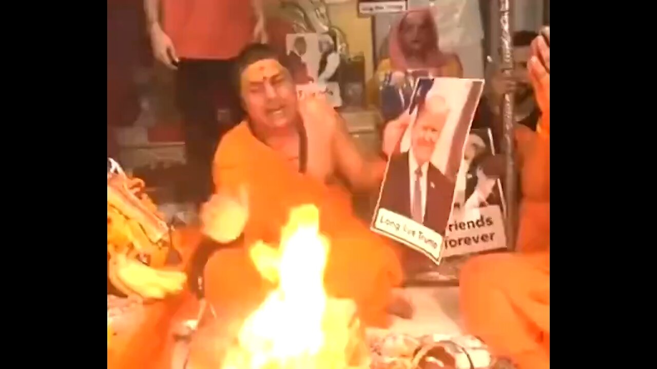 Hindus in India conduct a ritual to safeguard Trump, chanting "Long live Trump."