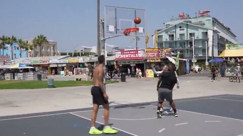 Nerd Exposes Hostile Hoopers at Venice Beach 10