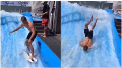 Il surf non è uno sport facile... nemmeno in piscina!