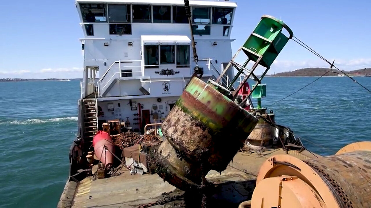 CGC Marcus Hanna buoy maintenance and seasonal swap out