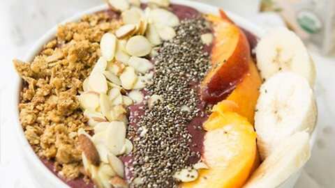 (S2E4) Chia Peach Berry Protein Green Smoothie Bowl