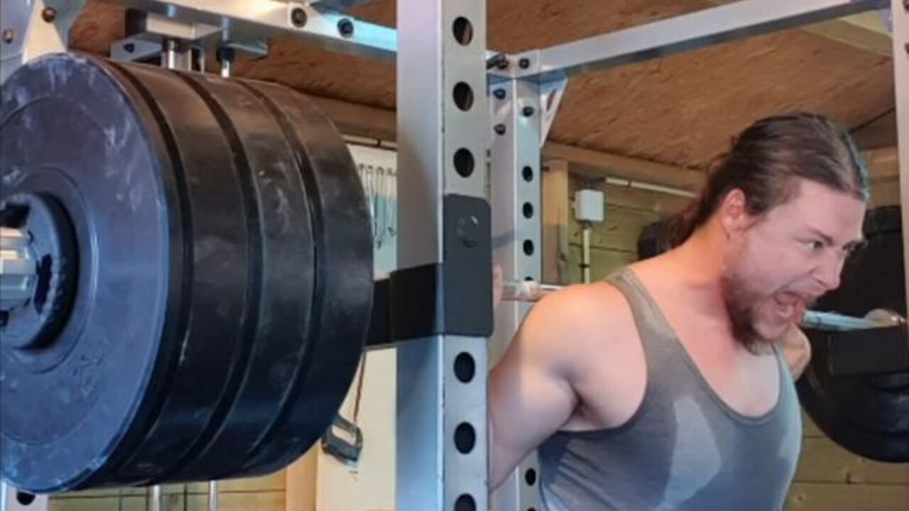 Takin' that EASY 152.5 Kgs x 9 SQUAT. NEW REP PR!