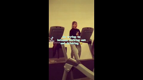 Me trying to balance working out and drinking 🤣