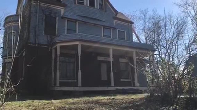 City works to tackle dangerous building list, demolish hundreds of structures