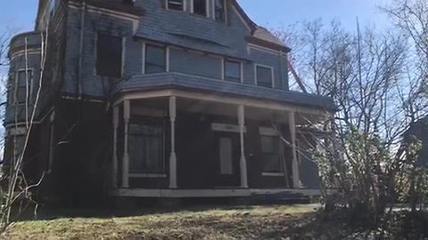 City works to tackle dangerous building list, demolish hundreds of structures