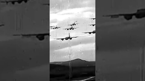 Não é o melhor de qualidade, desculpe. Um enxame de mosquitos, voltando para a base. #historia #ww2