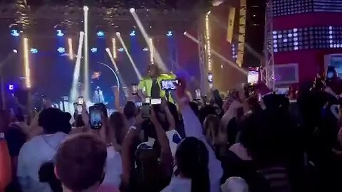 fireboy dml performing 'party scatter' in Poland 🇵🇱💥💥