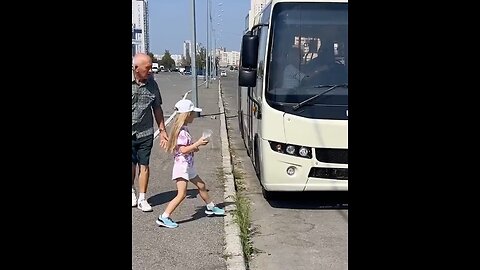 Bravo à la petite fille !