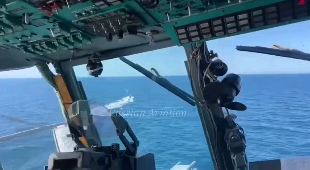 The Black Sea Fleet's Kamov Ka-29 is hunting a Ukrainian surface drone with R-73 heat-seeking...