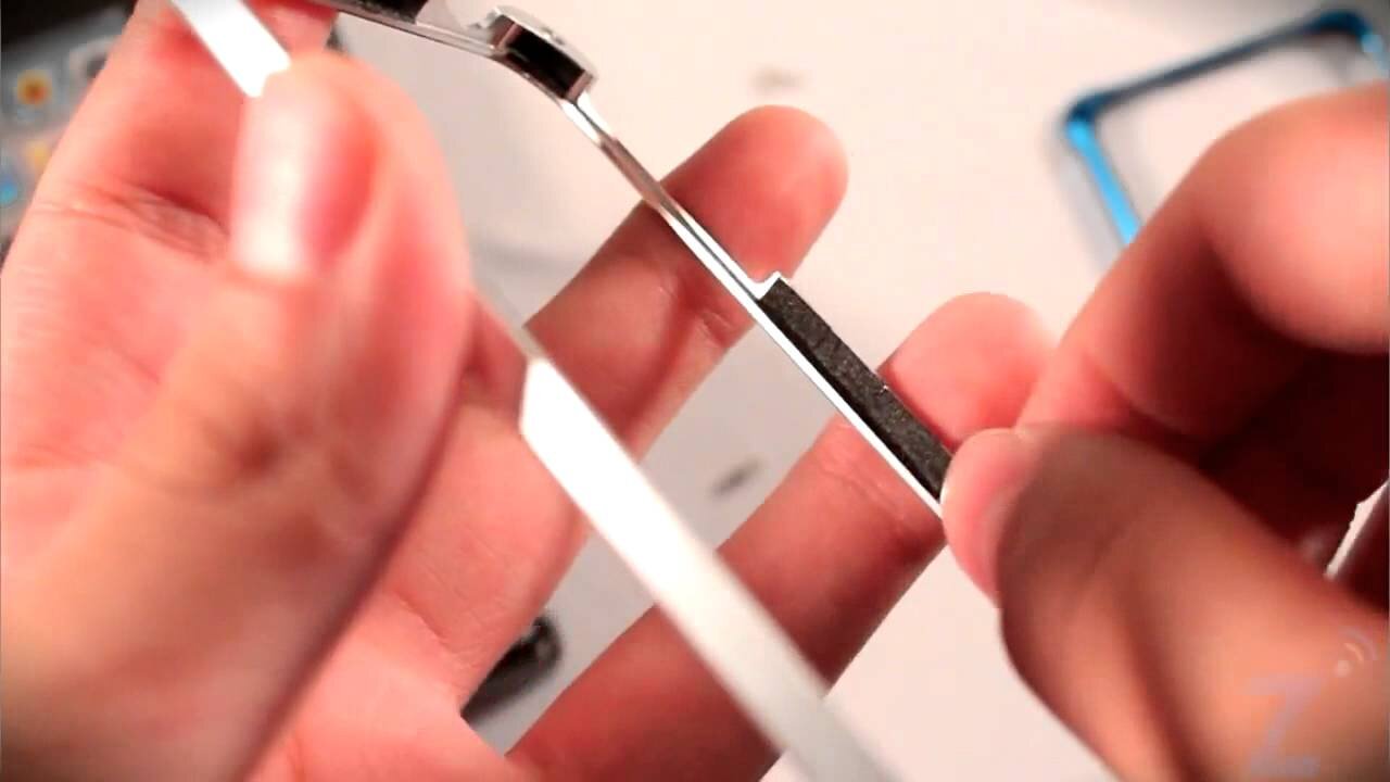 Review Vader iPhone 4s Aluminum Case ( Hornettek )