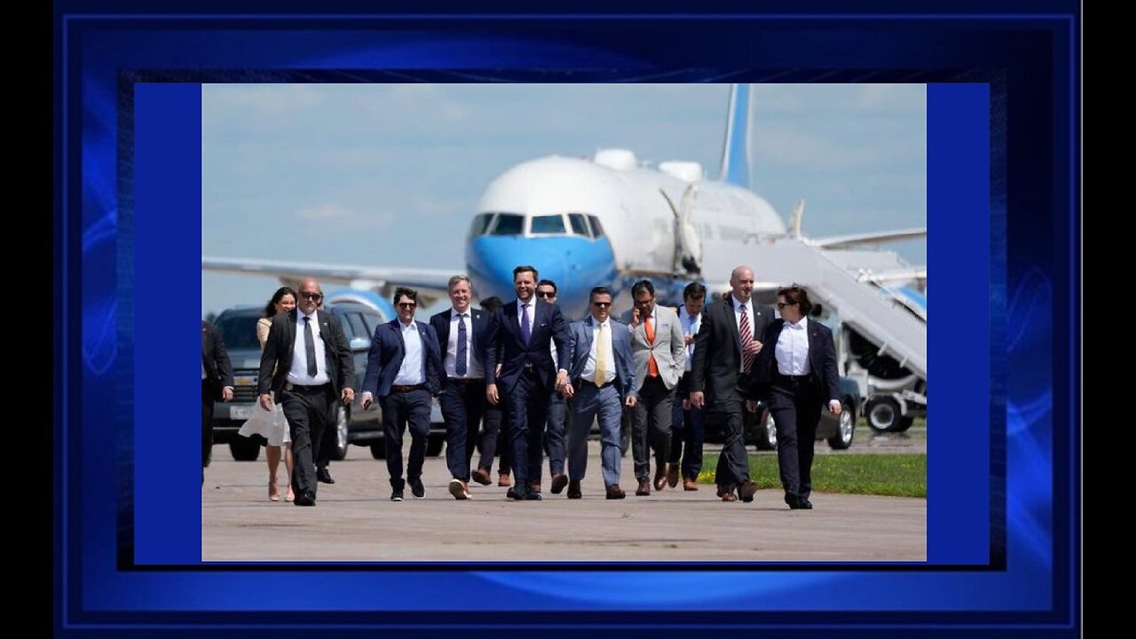 ⚡JD Vance & Team Gatecrash the Reporters waiting at Air Force Two! 🤣