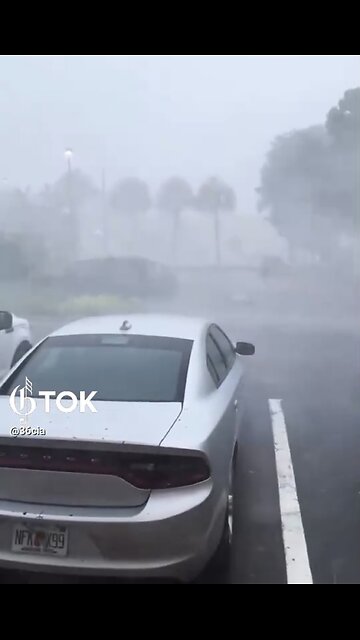 CATEGORY-5- HURRICANE ”MILTON”⛈️🚗🌬️🛻📸TOUCHES DOWN IN FORT MYERS FLORIDA💨💦🏡🌊💫