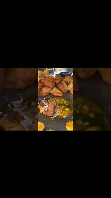 samosa चाट देखो 😱#viral #blogs #foodshorts #funny #youtubeshorts #streetfood #samosa #shorts