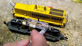 Athearn SW1500 Calf Digitrax DZ123 Install