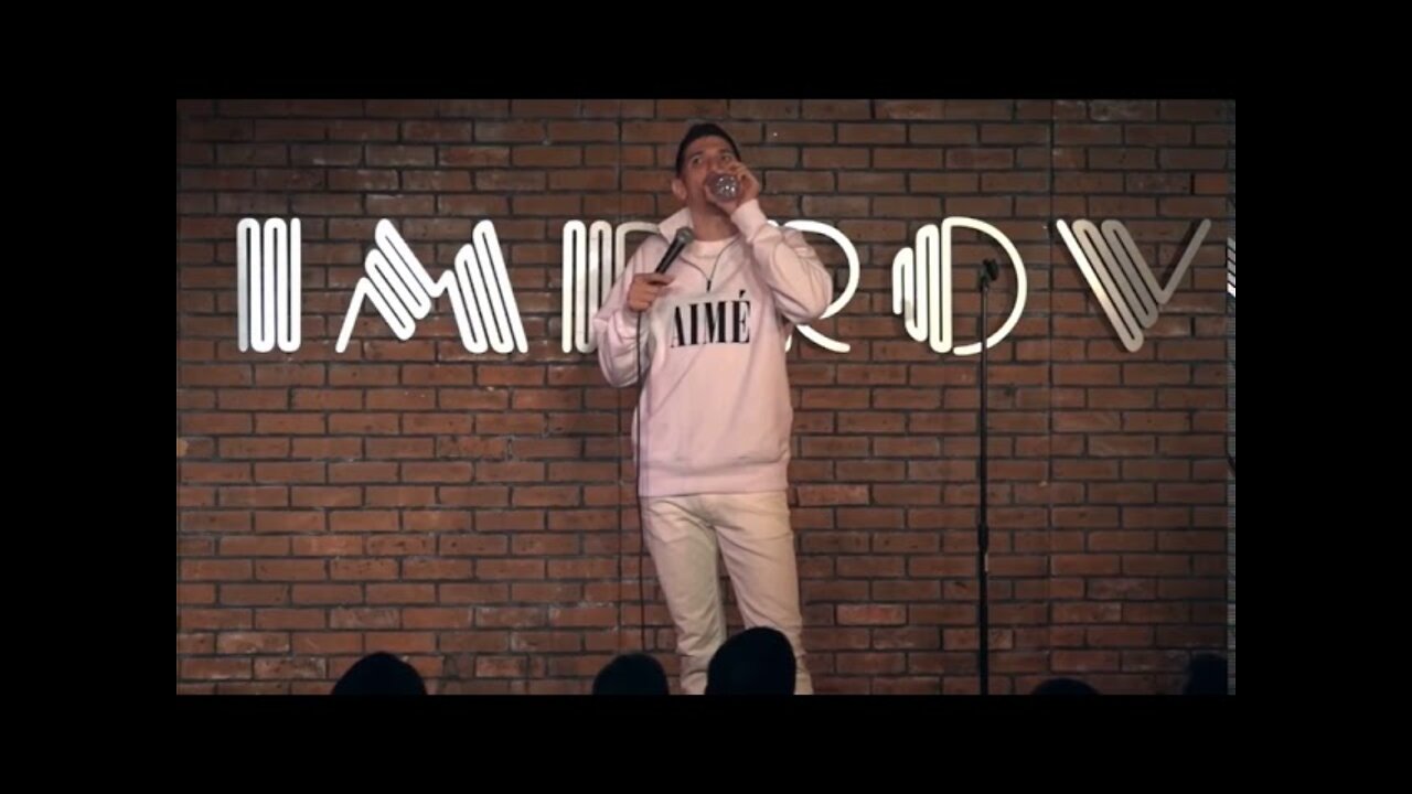 Lesbian heckler vs Andrew Schulz lolz