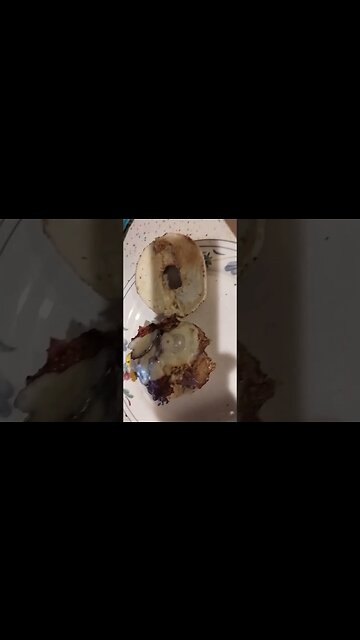 5 easy steps to a breakfast bagel sandwich