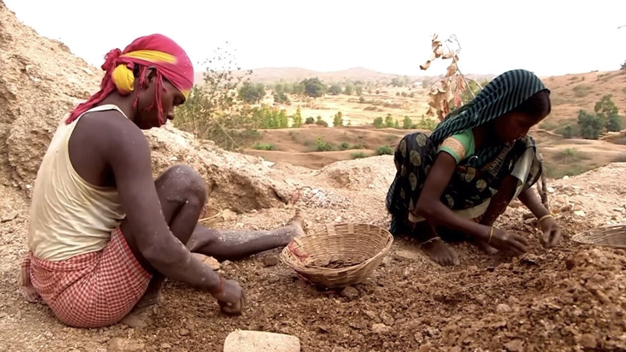 THE HIGH PRICE OF BEAUTY: Child Labour In Mica Mining ⛏️