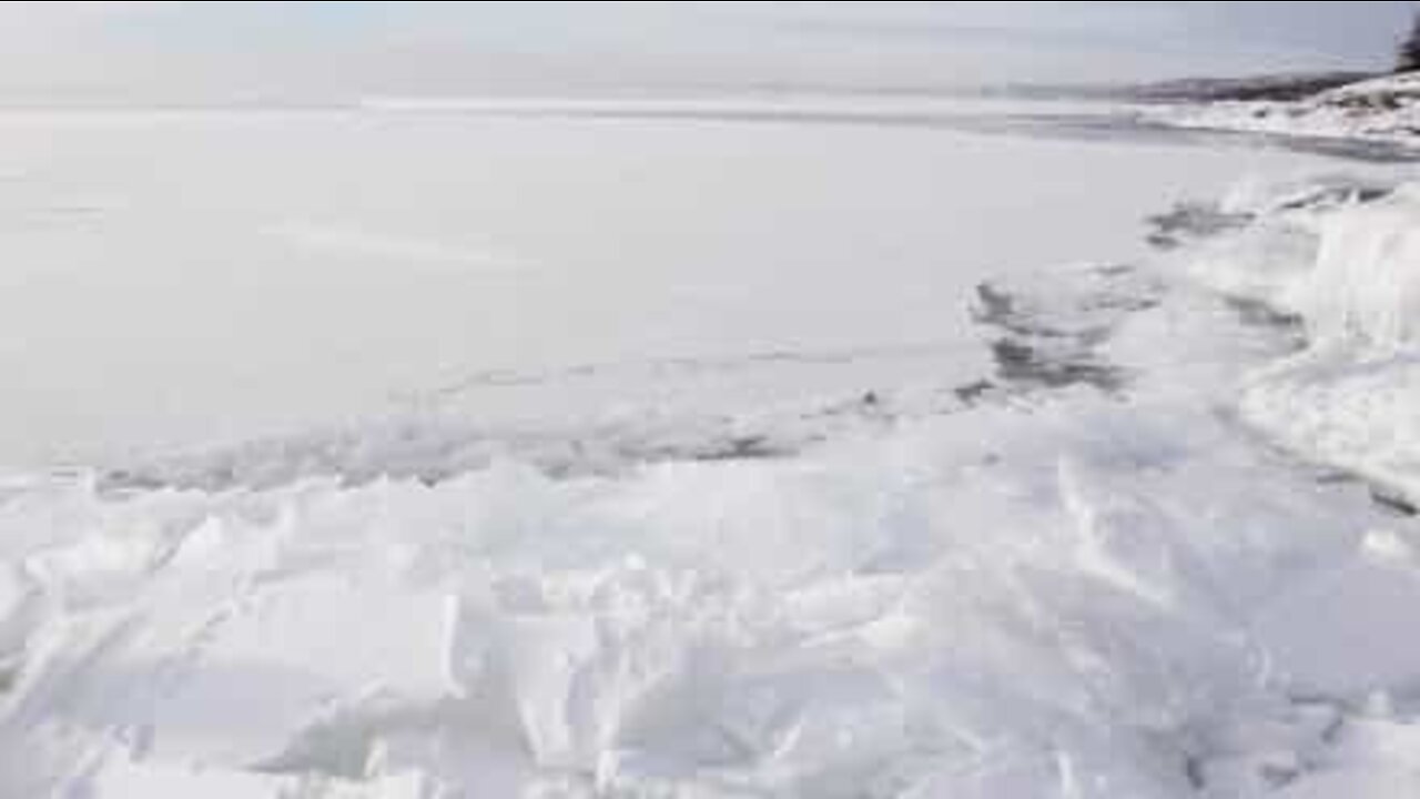 EUA: O gelo no lago Superior de Minnesota está vivo!