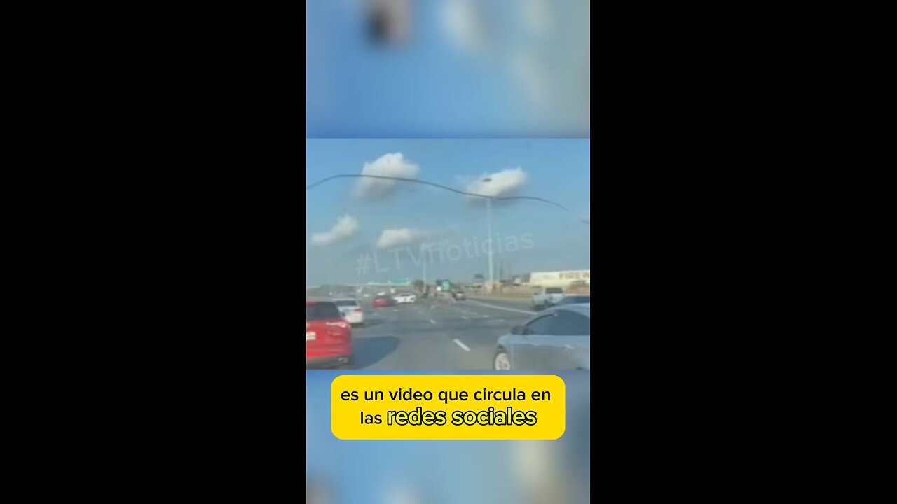 Es un video que circula en las redes sociales: Dos niños en pañales rodando por la superficie