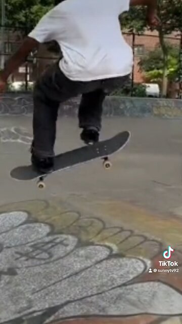 Another awesome skate clip 👍🏽🛹