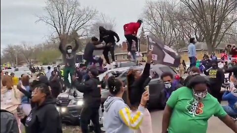 BLM Protesters Stomp On Multiple Police Cars In Brooklyn Center, Minnesota