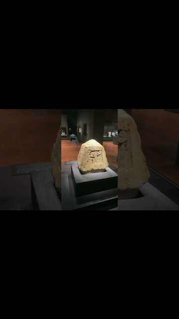 피라미드모양새김돌, 국립중앙박물관, 전시안, 불가사의, 이집트, 쿠푸왕, 이집트, 왕릉, 스네프루, 고왕국, 건축가, 카프레왕, 건축술, 석재, 풍화, 화강석, 석실,석공,모퉁이돌