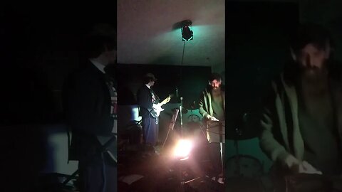 Musical intermission while spreading stream