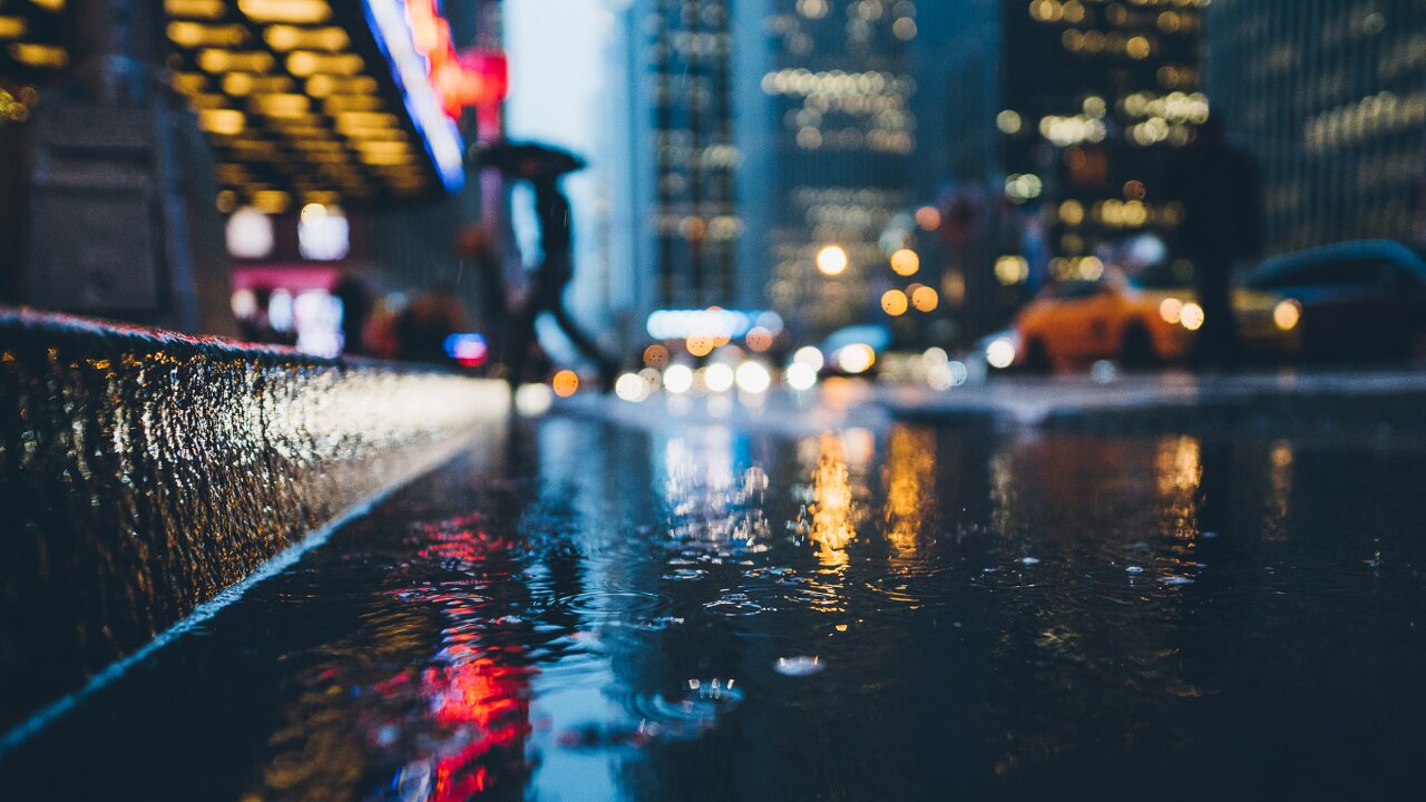 BEAT INSOMNIA WITH HEAVY RAIN AND THUNDER SOUNDS IN CITY