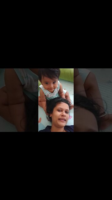 baby gives head massage