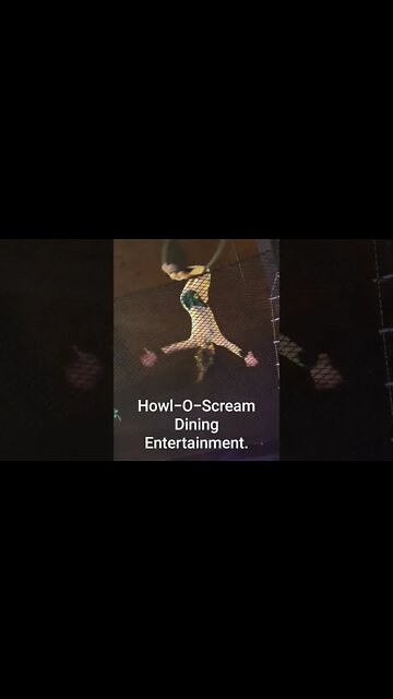 Howl-O-Scream Dining Entertainment.