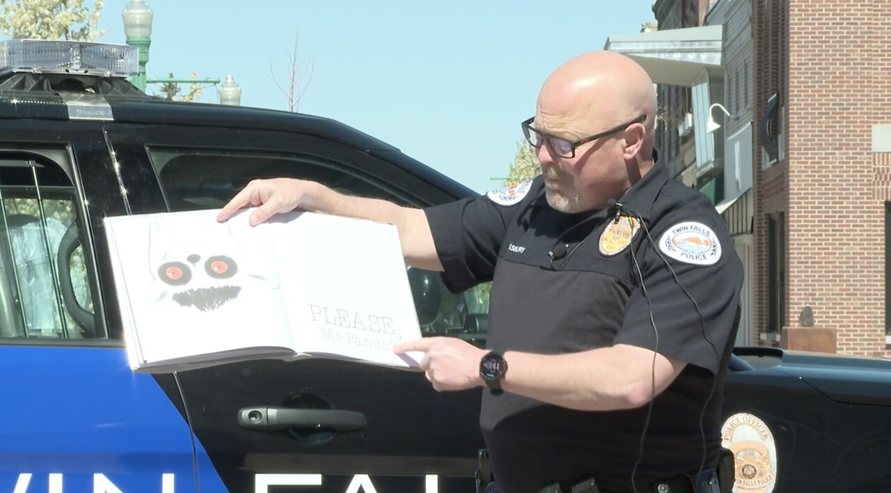 Twin Falls Police officers share love of reading through virtual "read alongs"