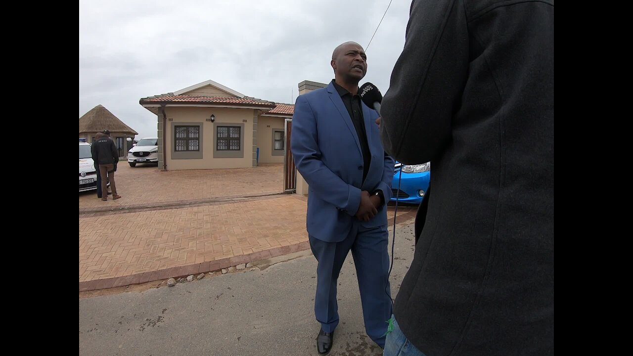 SOUTH AFRICA - Durban - HAWKS, Asset Forfeiture Unit raid Zandile Gumede's home(Videos) (hBS)