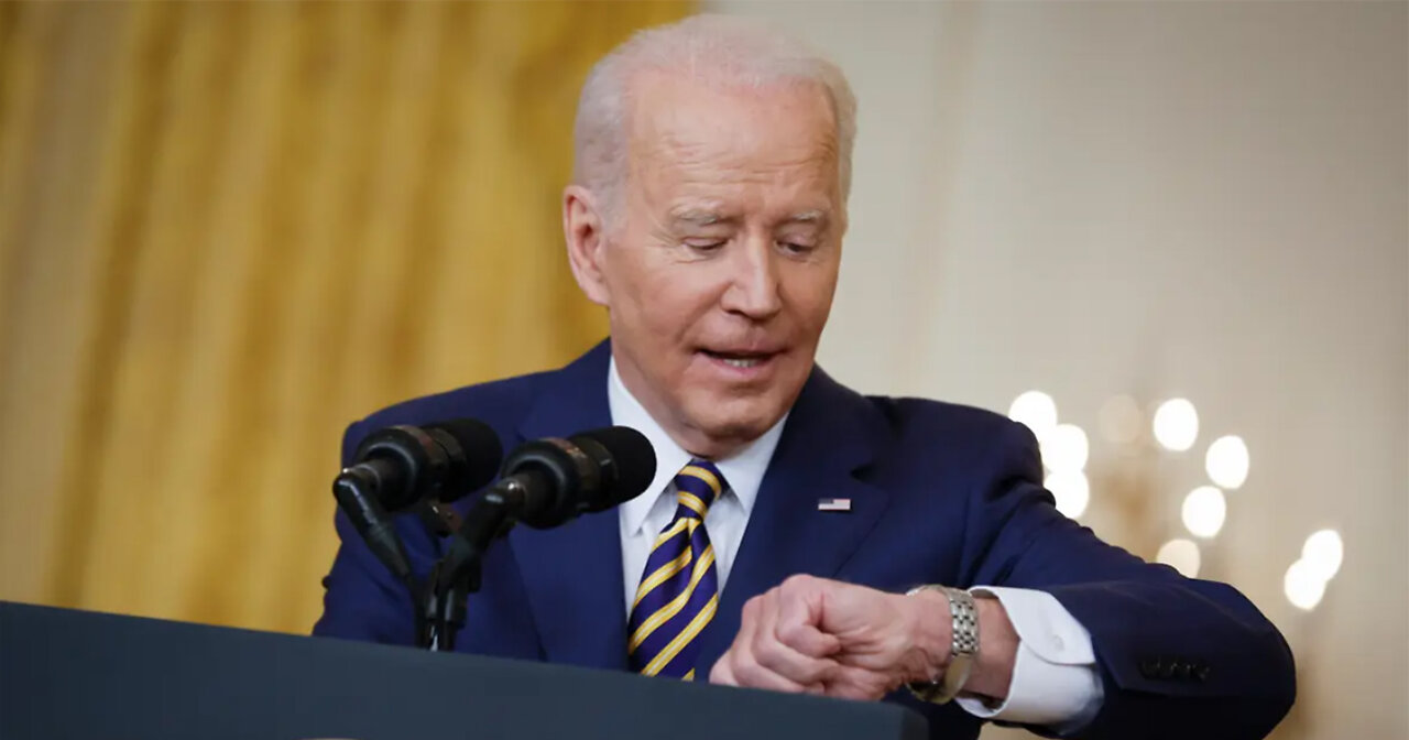 Biden Ignores Reporters’ Questions, Calmly Shuffles Papers Instead