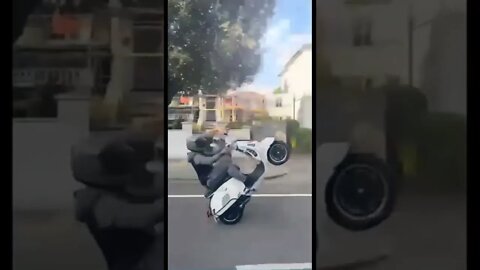 MOTORBIKE WHEELIE 6 SCRAPES