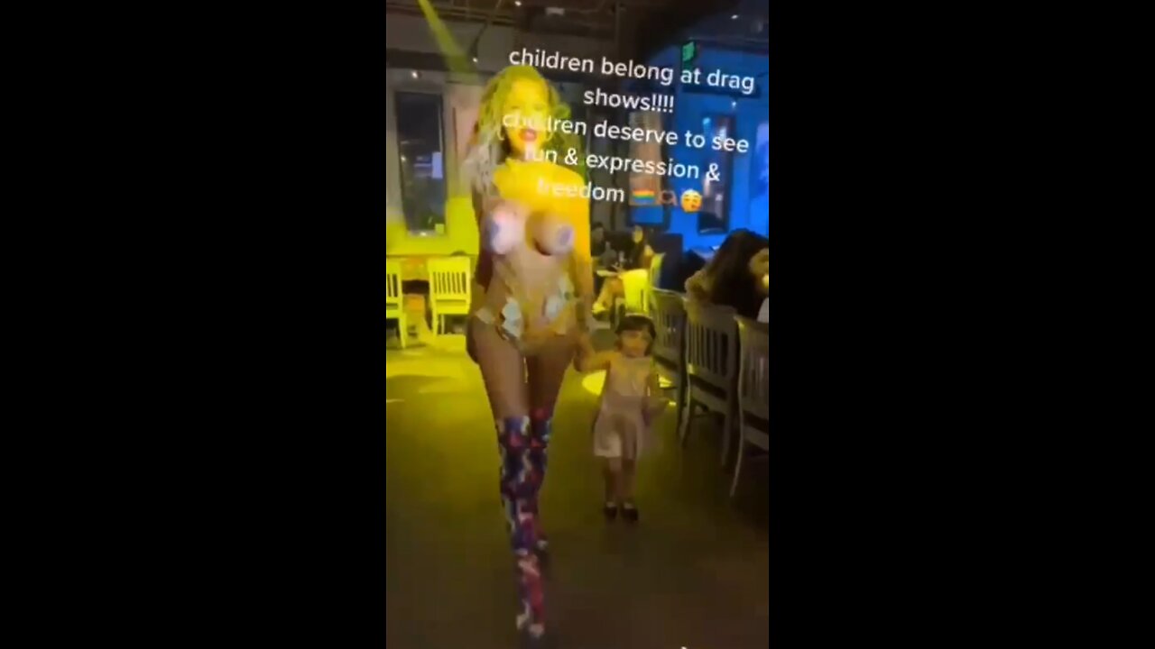 4 year old Child at drag queen show