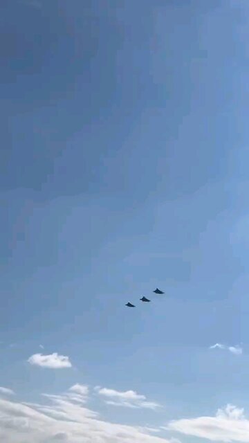 Three Sukhoi Su-57 fighter jets were recently filmed in flight (with their characteristic disturbing